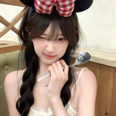 新婚夜，傻子老公抱紧了我